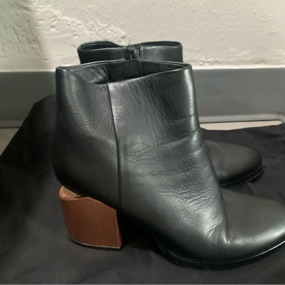 ✅ Alexander Wang Ankle Bootie Gabi Metallic Rose Gold Cutout Heel Black Leather